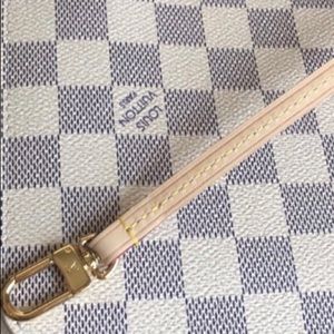 Louis Vuitton Bags - Louis Vuitton Neverfull Pochette Louis Vuitton Bags - Louis Vuitton Neverfull Pochette